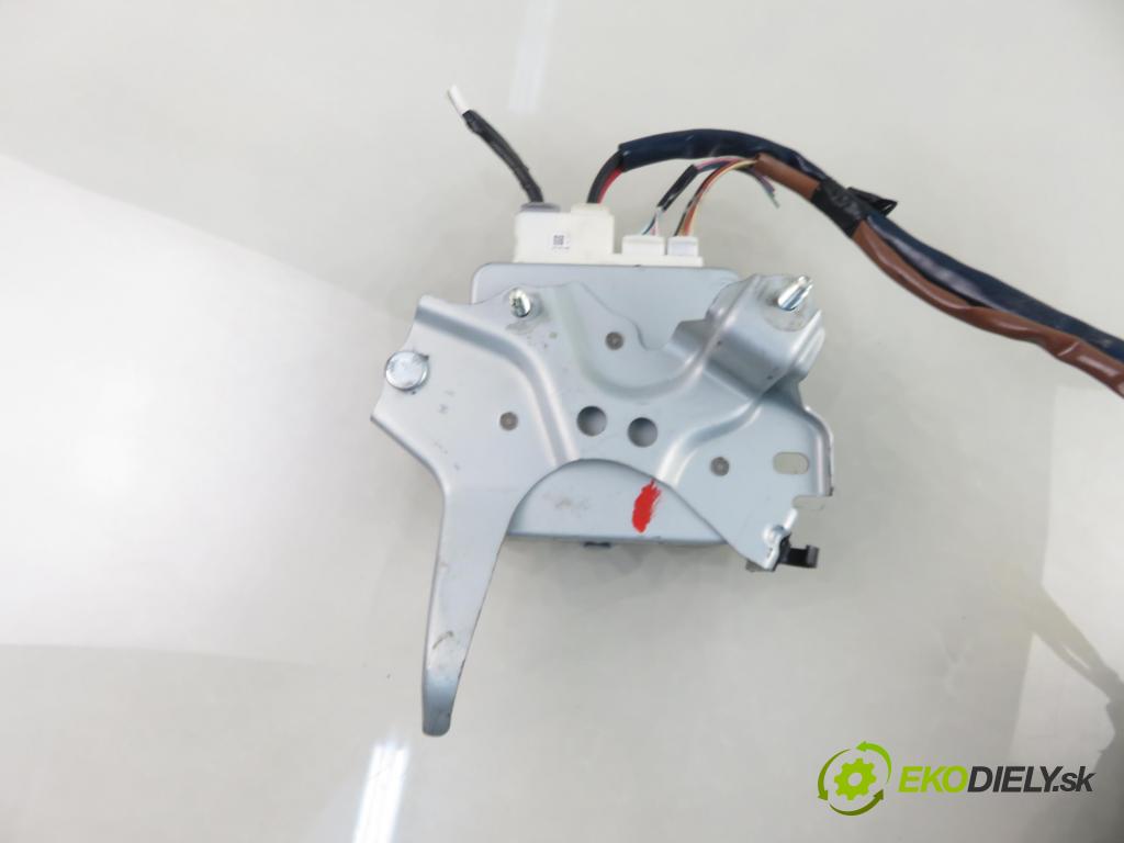 TOYOTA YARIS (_P9_) HB 2011 51,00 1.0 VVT-i (KSP90_) - 1KR-FE 998,00 SLOUPEC / PODPORA elektrický 452000D092 ; 1129003032