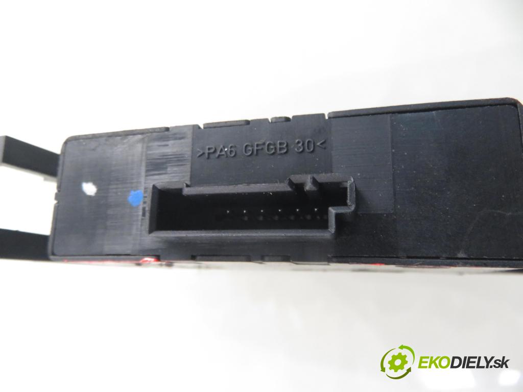 BMW 3 kabriolet (E46) CABRIO 2000 125,00 323 Ci 170 -  M52 B25 (256S4) 2494,00 Panel ovládaní oken 8381517 ; 8381512