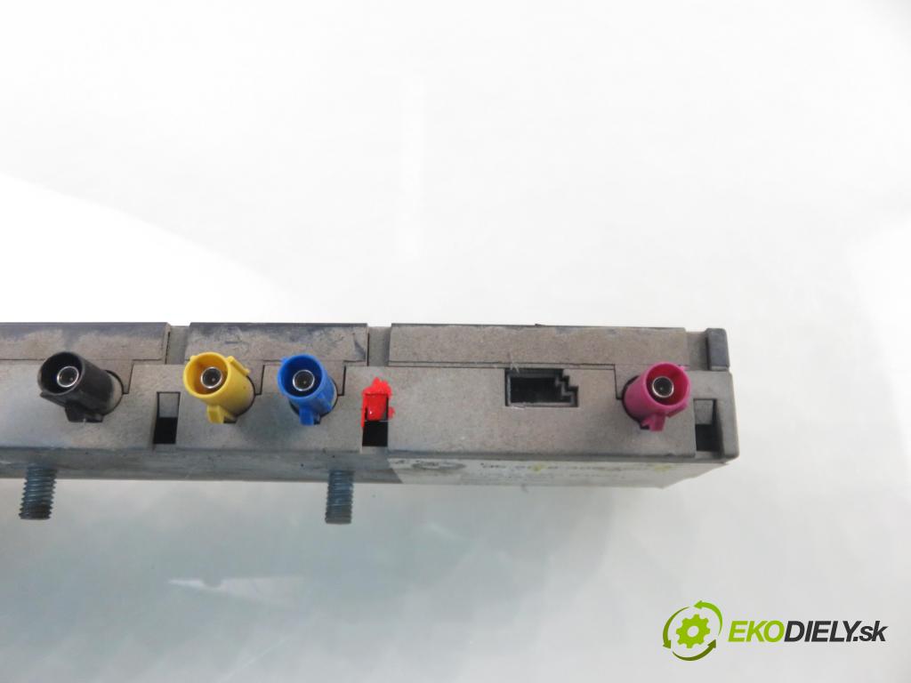 BMW 3 kabriolet (E46) CABRIO 2000 125,00 323 Ci 170 -  M52 B25 (256S4) 2494,00 Zosilňovač Antenní: 8386180 (Zosilňovač)