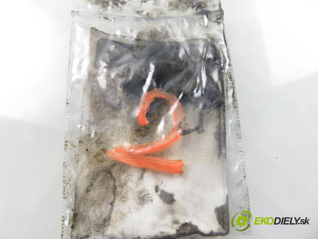 FORD FOCUS C-MAX (DM2) MINIVAN 2003 80,00 1.6 TDCi 109 - G8DA 1560,00 vstrekovač 0445110136 (Vstrekovač paliva)