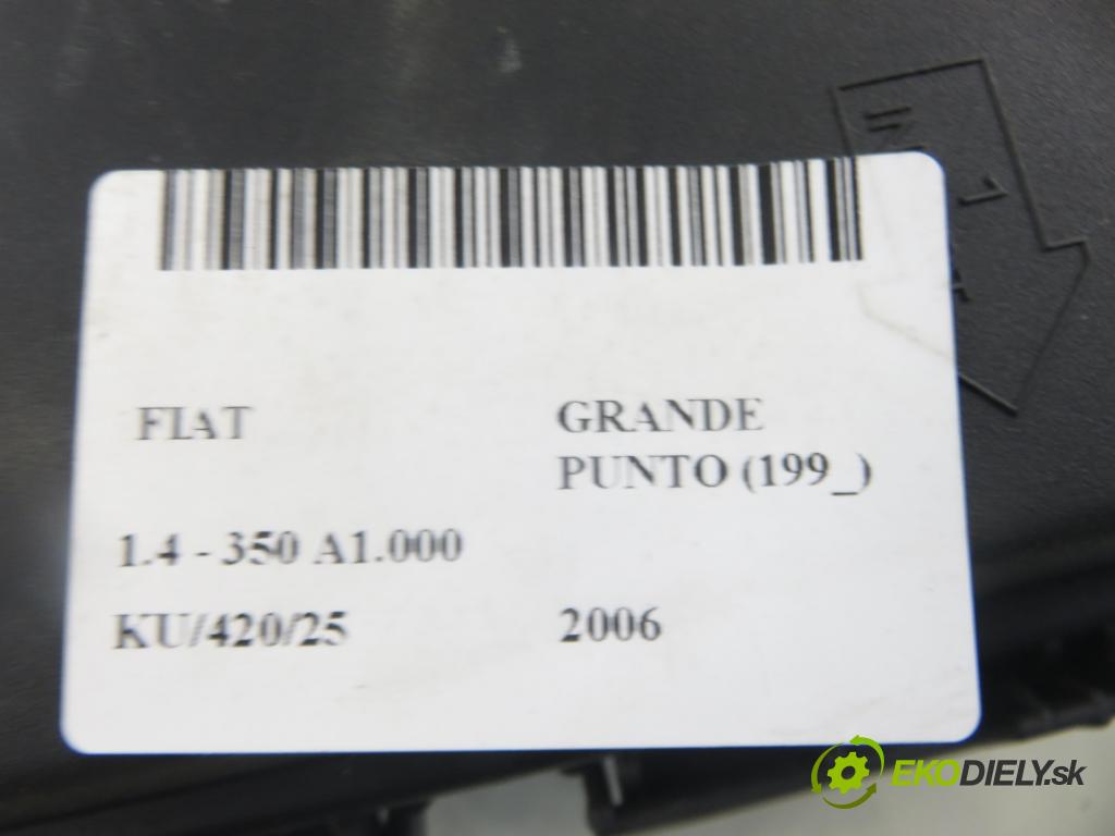 FIAT GRANDE PUNTO (199_) HB 2006 57,00 1.4 - 350 A1.000 1368,00 skříňka POJISTKY: 51736451BZ