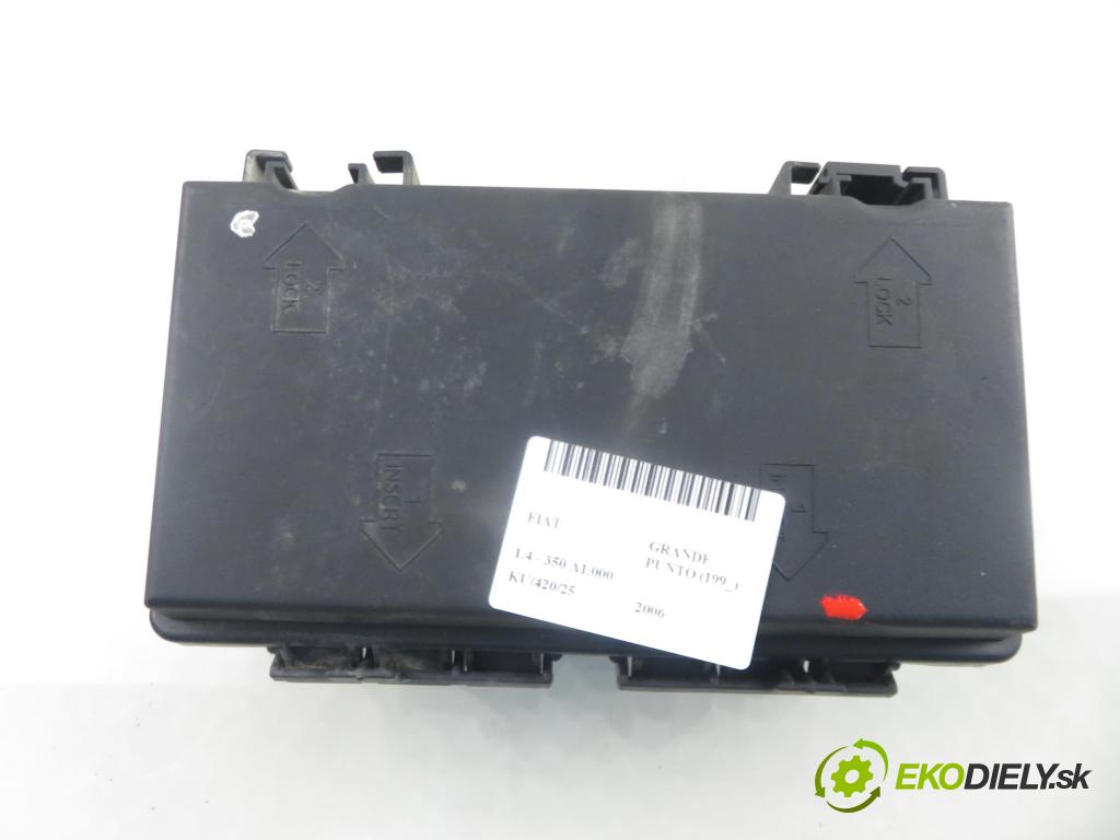 FIAT GRANDE PUNTO (199_) HB 2006 57,00 1.4 - 350 A1.000 1368,00 skříňka POJISTKY: 51736451BZ