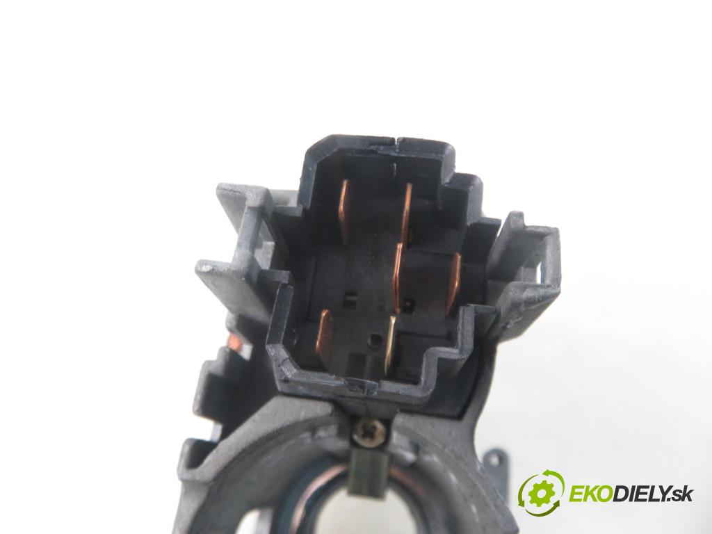 VW POLO (6N2) HB 2000 55,00 1.4 TDI - AMF 1422,00 spinačka 357905851F (Spínacia skrinka)