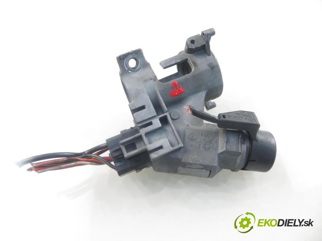 VW POLO (6N2) HB 2000 55,00 1.4 TDI - AMF 1422,00 spinačka 357905851F (Spínacia skrinka)