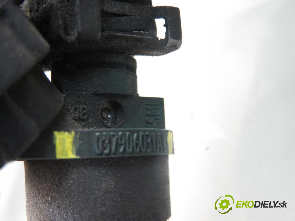 AUDI A3 (8L1) HB 2002 75,00 1.6 8V 102 - BFQ 1595,00 Lišta vstrekovacia 037906031AL ; 06A133317A (Vstrekovacia lišta)