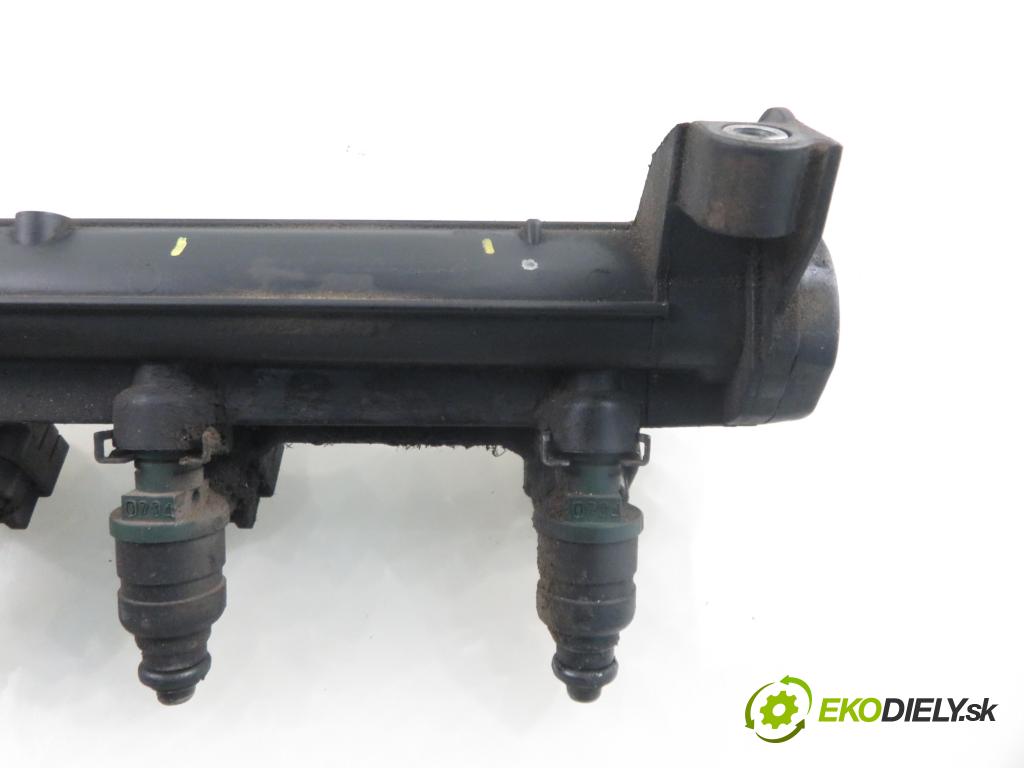 AUDI A3 (8L1) HB 2002 75,00 1.6 8V 102 - BFQ 1595,00 Lišta vstrekovacia 037906031AL ; 06A133317A (Vstrekovacia lišta)