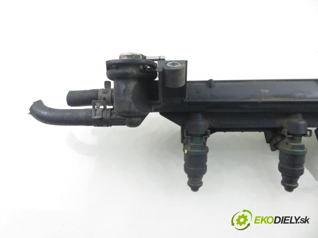 AUDI A3 (8L1) HB 2002 75,00 1.6 8V 102 - BFQ 1595,00 Lišta vstrekovacia 037906031AL ; 06A133317A (Vstrekovacia lišta)