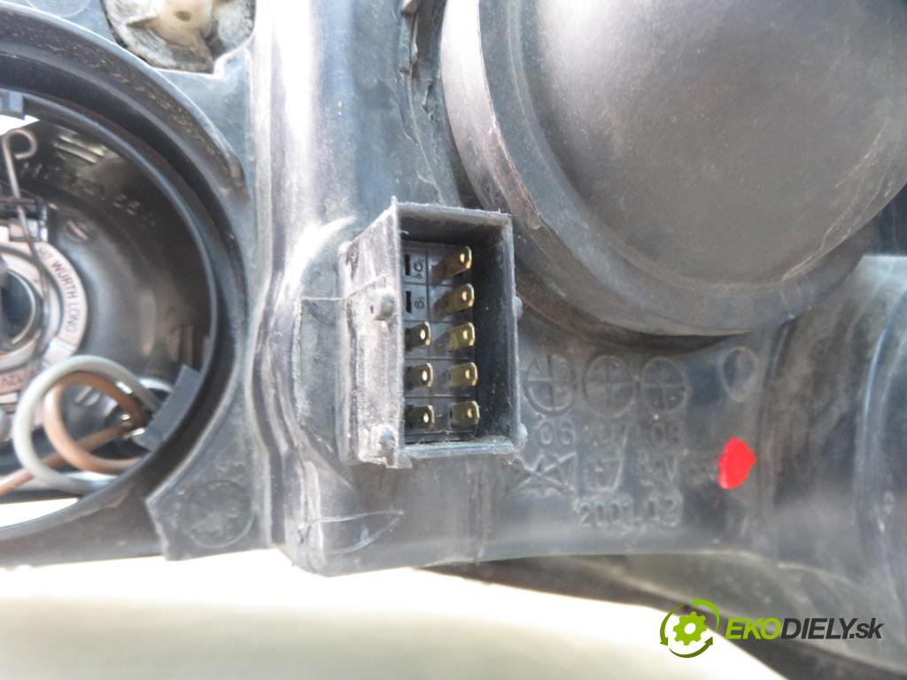 OPEL CORSA C (X01) HB 2001 43,00 1.0 12V 58 - Z 10 XE 973,00 Svetlo PP