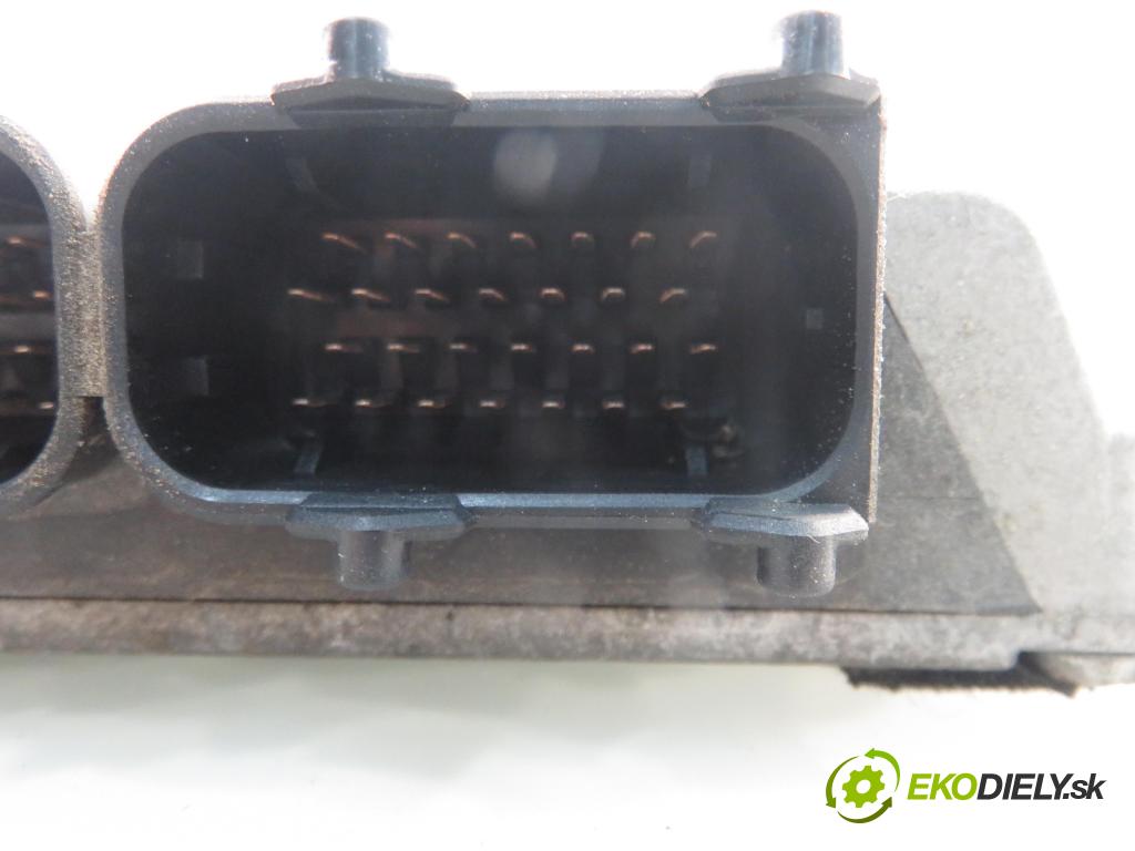 VW GOLF IV (1J1) HB 1998 74,00 1.6 - AKL 1595,00 Riadiaca jednotka Motor 06A906019 ; 5WP419003
