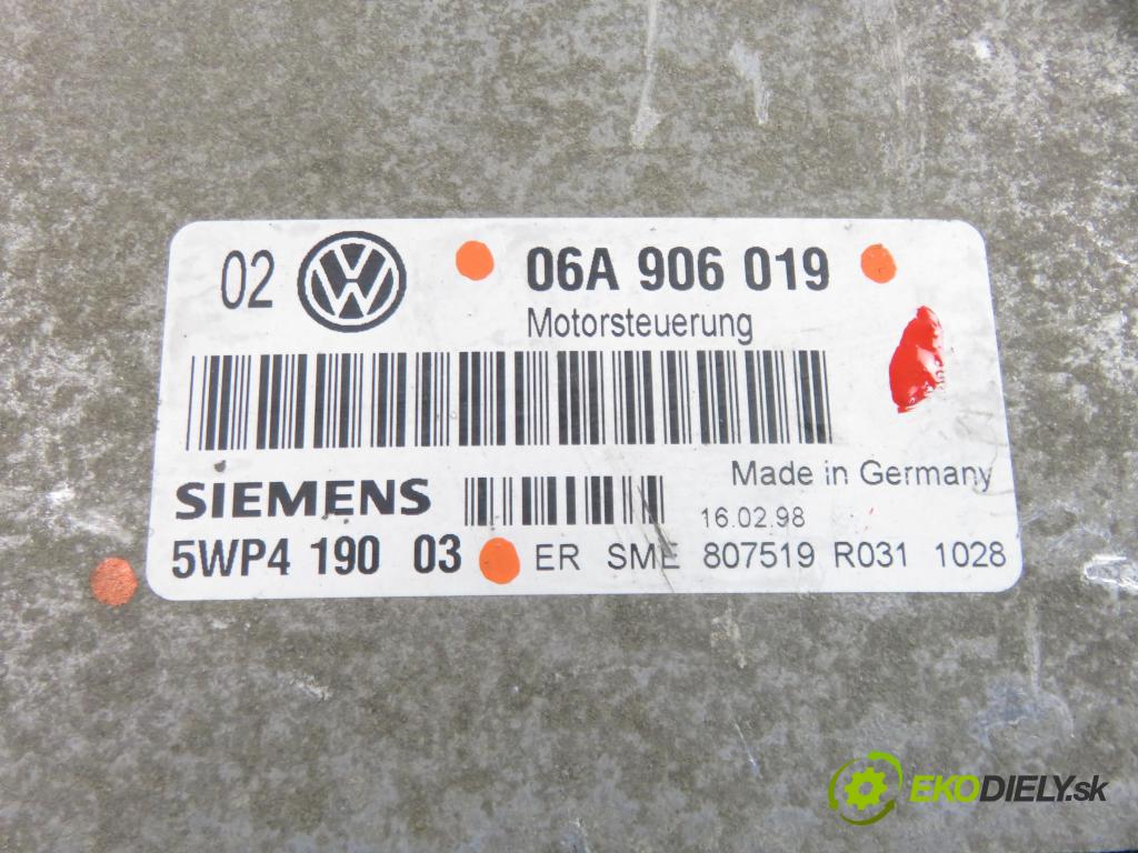 VW GOLF IV (1J1) HB 1998 74,00 1.6 - AKL 1595,00 Riadiaca jednotka Motor 06A906019 ; 5WP419003