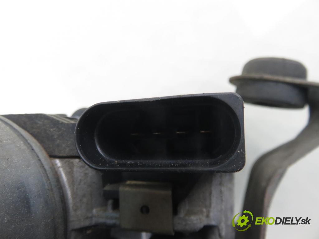 SEAT ALTEA (5P1) HB 2004 75,00 1.6 102 1595,00 MECHANISMUS/ motorek stěračů 5P0955120A ; 0390241759