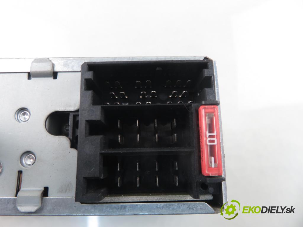 FIAT GRANDE PUNTO (199_) HB 2009 55,00 1.4 - 199 A7.000 1368,00 RADIO 7354107270