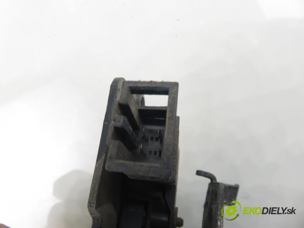 SKODA FABIA I Combi (6Y5) KOMBI 2002 74,00 1.9 TDI - ATD 1896,00 zámok dveří kufr EL. 6Y0827511A ; 6Y9827501C