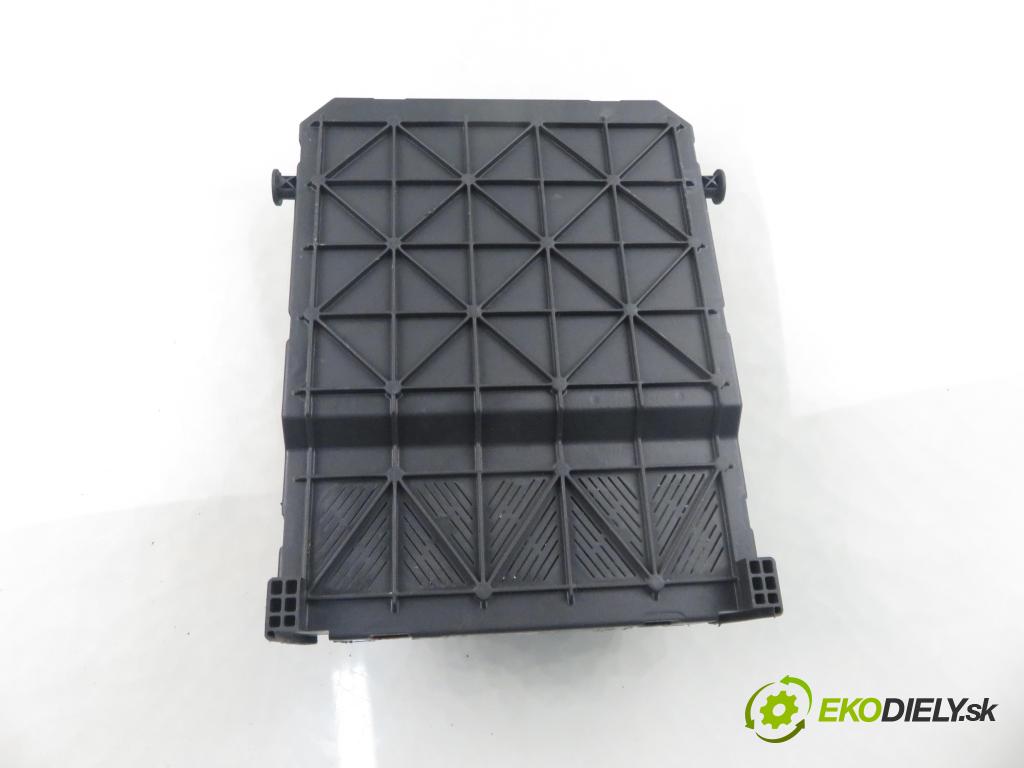 PEUGEOT 206 liftback (2A/C) HB 2003 55,00 1.4 75 - KFW 1360,00 MODUL BSI S118085220A ; 9649627880