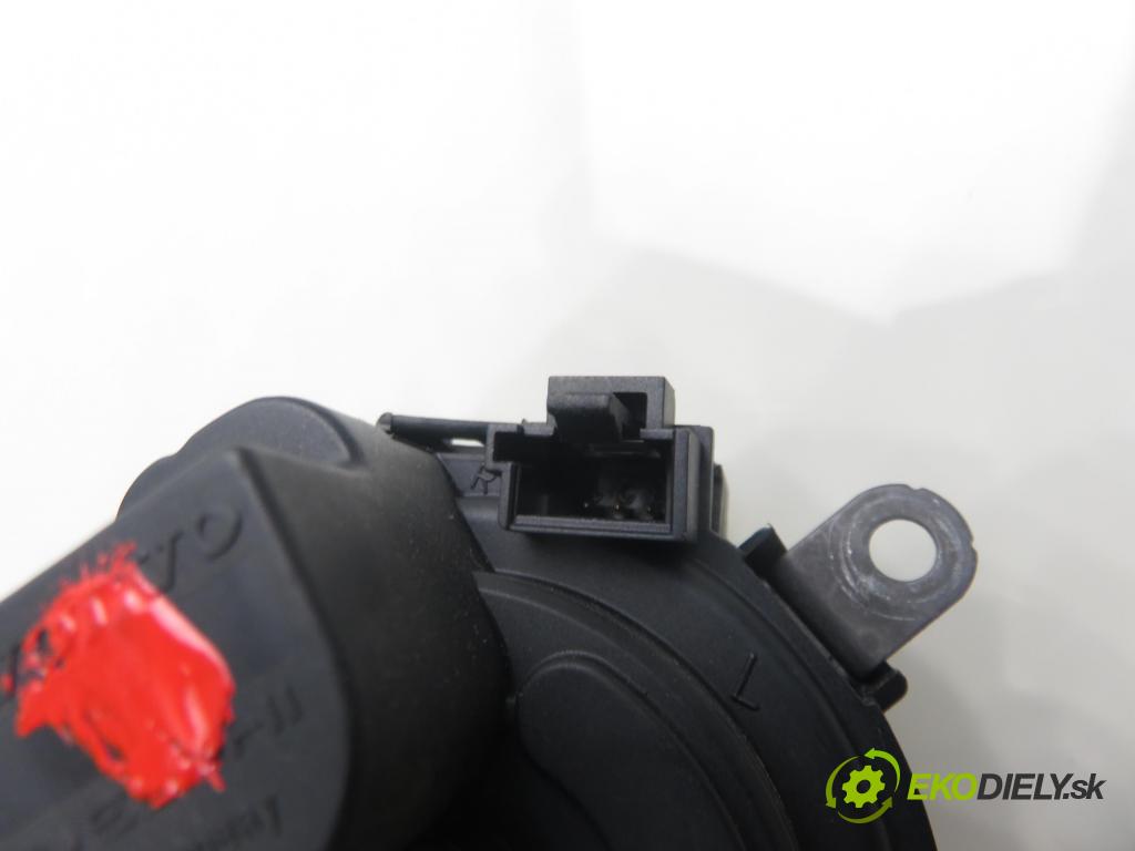 VOLVO S40 II (MS) SEDAN 2006 81,00 1.6 D - D 4164 T 1560,00 spinačka 30768036 (Spínacia skrinka)