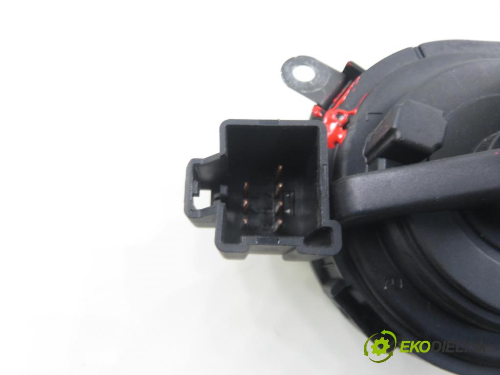 VOLVO S40 II (MS) SEDAN 2006 81,00 1.6 D - D 4164 T 1560,00 spinačka 30768036 (Spínacia skrinka)