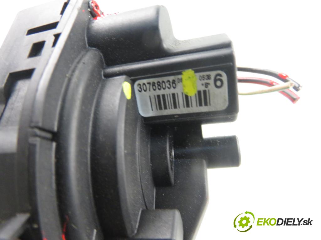 VOLVO S40 II (MS) SEDAN 2006 81,00 1.6 D - D 4164 T 1560,00 spinačka 30768036 (Spínacia skrinka)