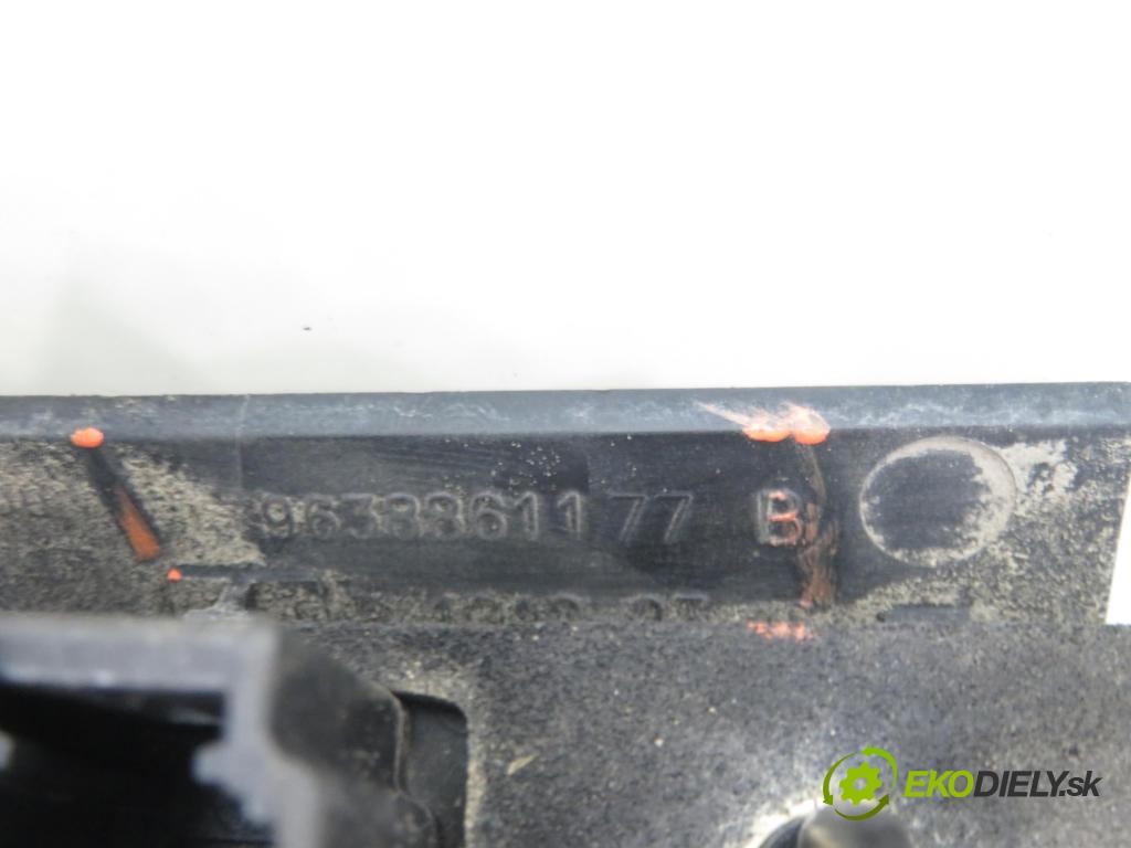CITROEN C3 I (FC_) HB 2003 50,00 1.4 HDi - 8HZ (DV4TD) 1398,00 zadní část - čelo dveří kufr 9638861177