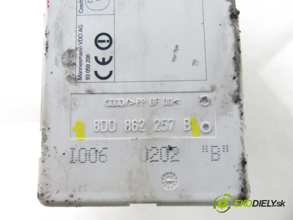 AUDI A3 (8L1) HB 2002 132,00 1.8 T 180 - AUQ 1781,00 motorek zámku centrálního 8D0862257B