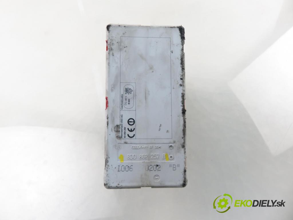 AUDI A3 (8L1) HB 2002 132,00 1.8 T 180 - AUQ 1781,00 motorek zámku centrálního 8D0862257B