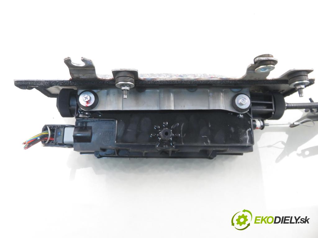 RENAULT KOLEOS I (HY_) SUV 2008 110,00 2.0 dCi 4x4 150 - M9R 832 1995,00 BRZDA: ručně elektrický 360104424R ; 10220101214