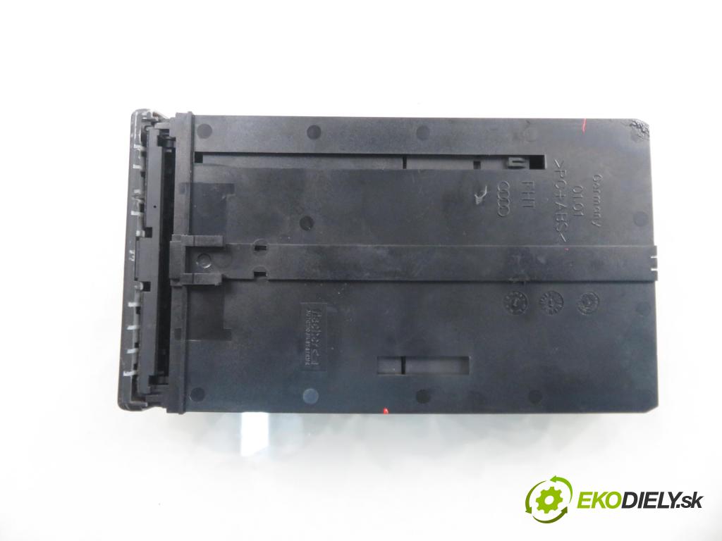 AUDI A4 Avant (8E5, B6) KOMBI 2001 96,00 1.9 TDI - AWX 1896,00 Držiak na nápoje 8E1862534H (Držiak (úchyt) na nápoje)