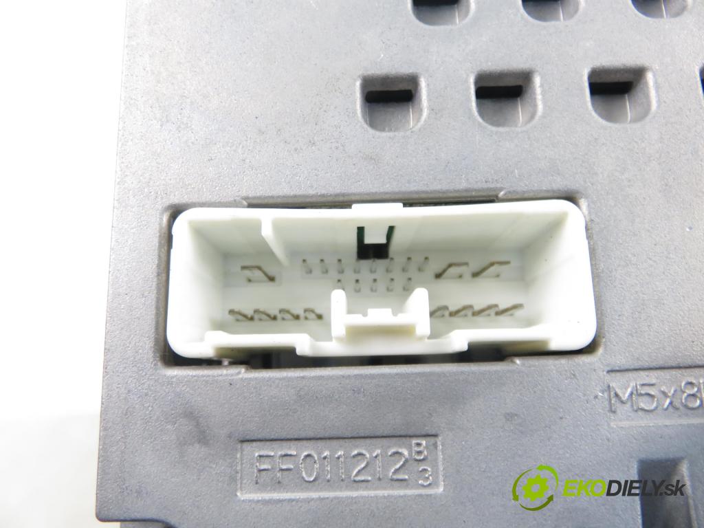MAZDA 2 (DY) HB 2006 50,00 1.4 CD - F6JB 1399,00 RADIO CD 6M7118K876DA