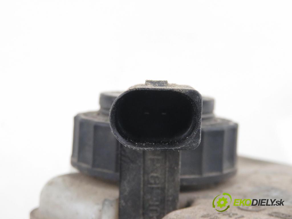 VW GOLF VI Variant (AJ5) KOMBI 2010 77,00 1.6 TDI - CAYC 1598,00 posilovač 1K0614105BH (Servočerpadlo)