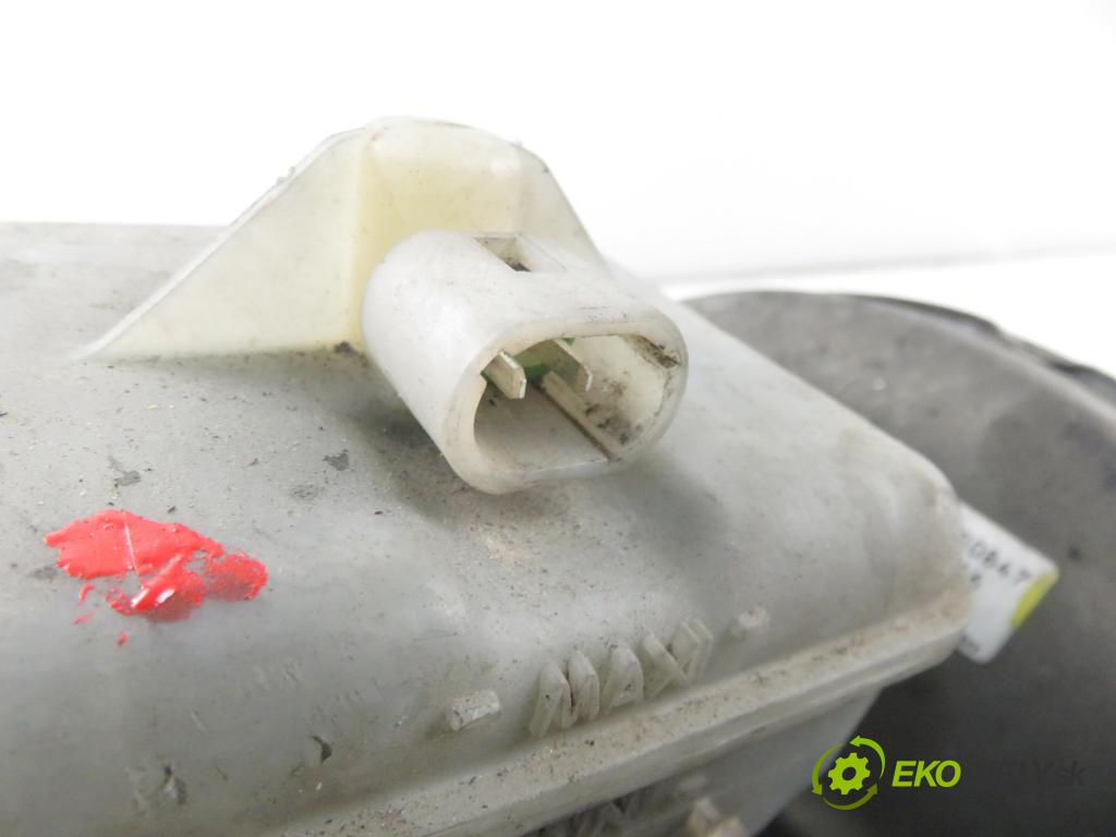 RENAULT TRAFIC II Skrzynia (FL) FURGON 2005 74,00 1.9 dCi - F9Q 760 1870,00 posilovač 8200300847 ; 93852216 (Servočerpadlo)