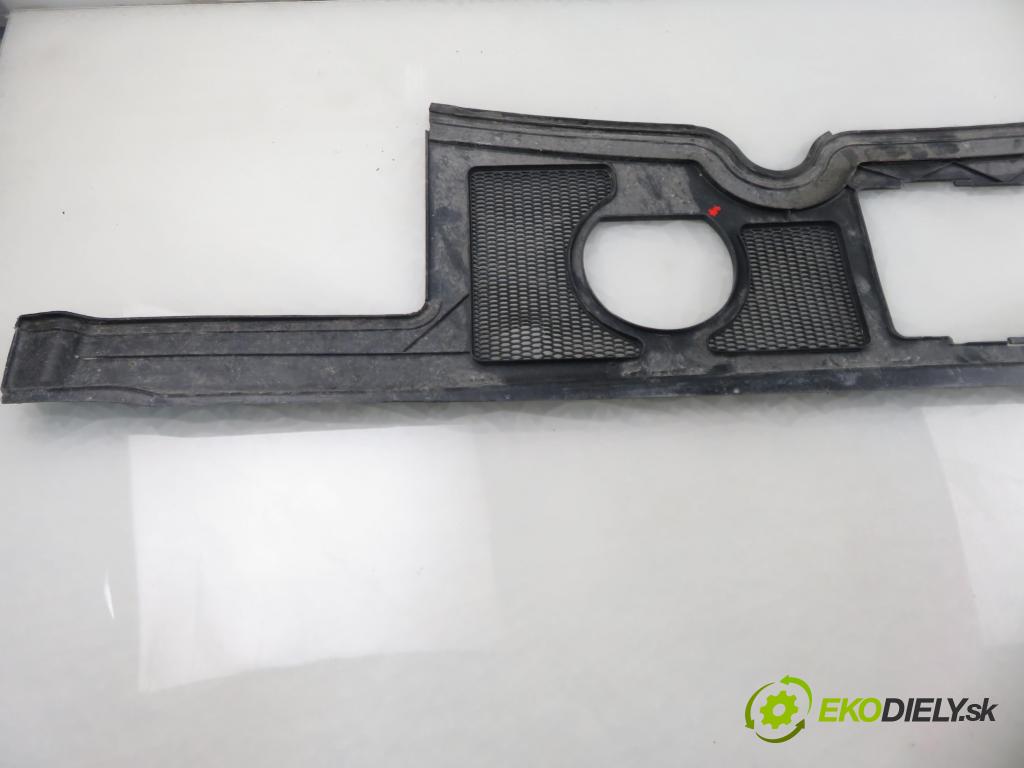 AUDI A4 Avant (8E5, B6) KOMBI 2001 96,00 1.9 TDI - AWX 1896,00 Torpédo, plast pod čelné okno 8E1819417B (Torpédo (plast pod čelným sklom))