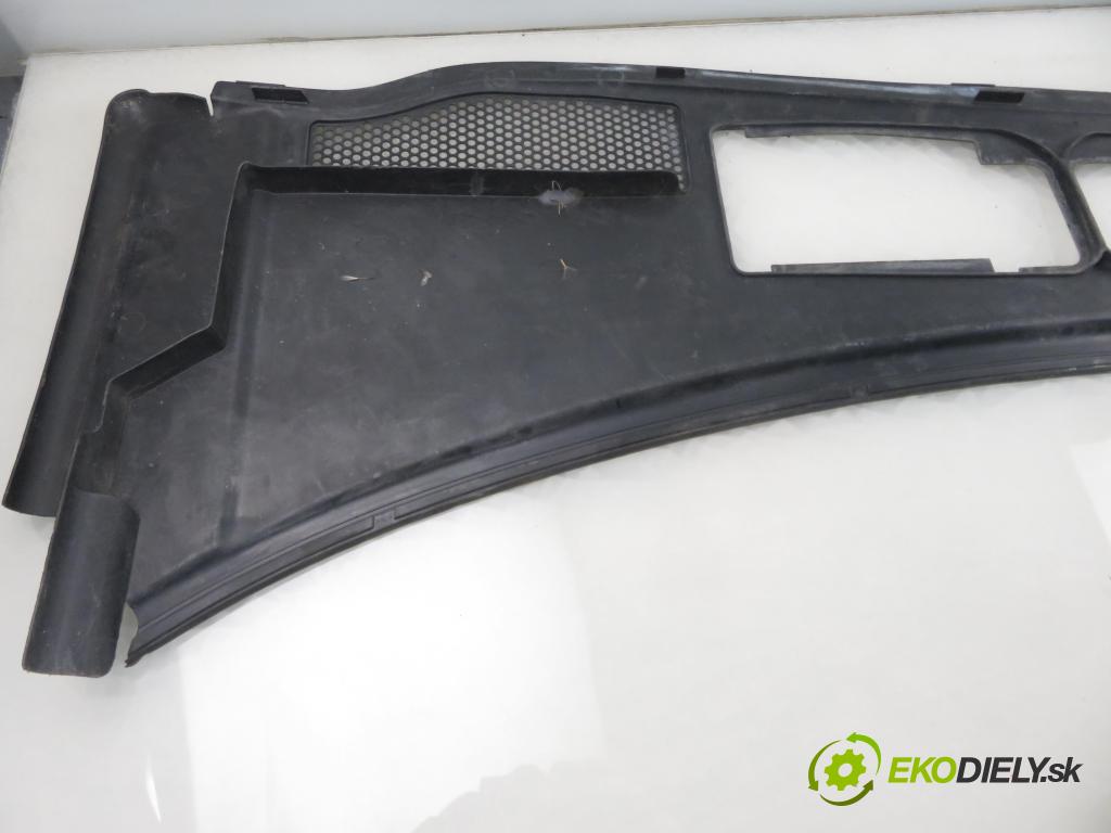 VW PASSAT B5.5 (3B3) SEDAN 2000 96,00 1.9 TDI PD 130 - AVF 1896,00 Torpédo, plast pod čelné okno 3B1819447 (Torpédo (plast pod čelným sklom))