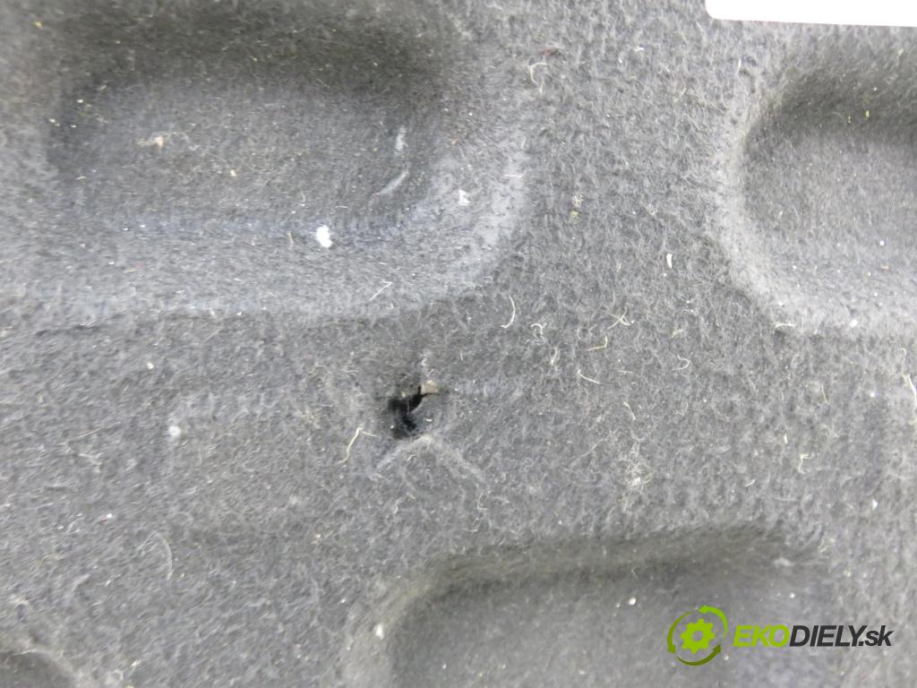 SEAT ALTEA (5P1) HB 2004 75,00 1.6 102 1595,00 POLKA: kufr 5P0867769