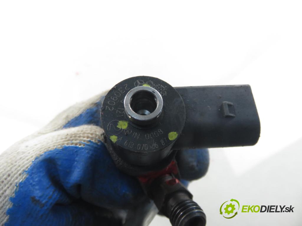 MERCEDES-BENZ KLASA S (W220) SEDAN 2001 145,00 S 320 CDI 197 - OM 613.960 3222,00 vstrekovač 0445110121 ; 6130700687 (Vstrekovač paliva)