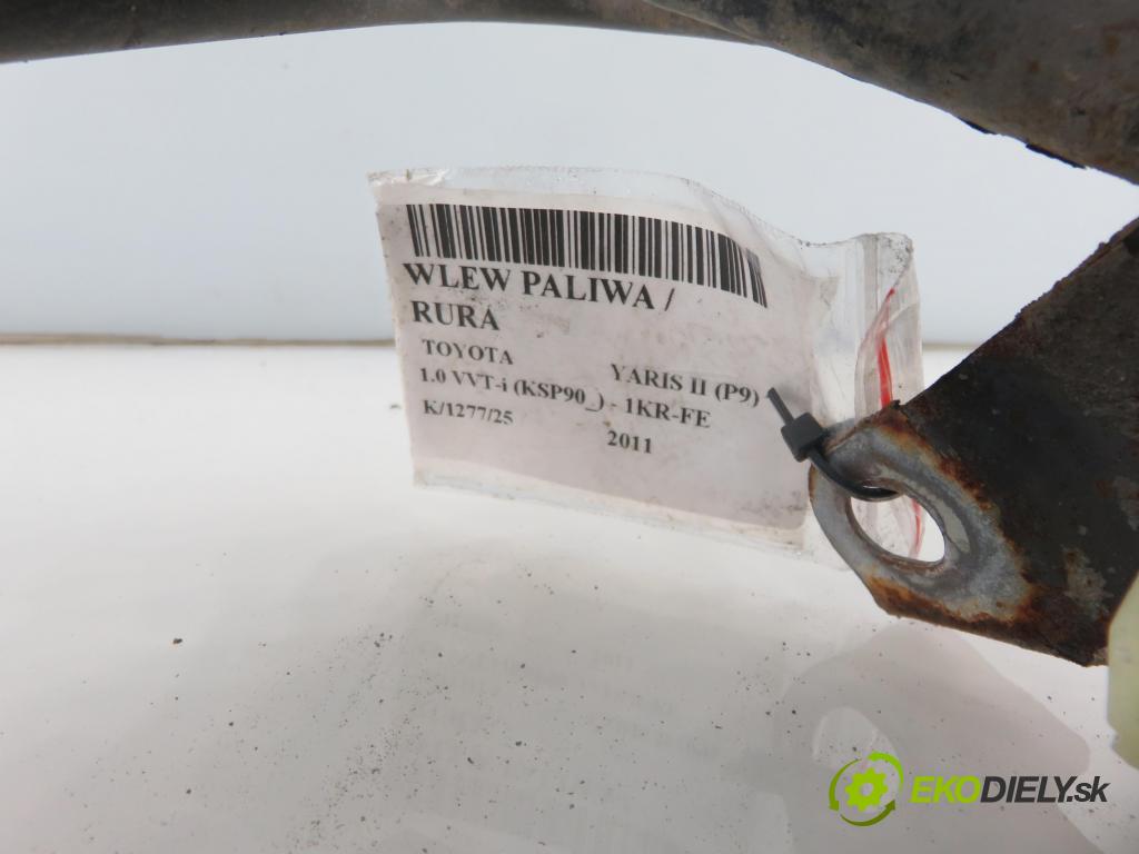 TOYOTA YARIS (_P9_) HB 2011 51,00 1.0 VVT-i (KSP90_) - 1KR-FE 998,00 hrdlo nádrže paliva / Rúra