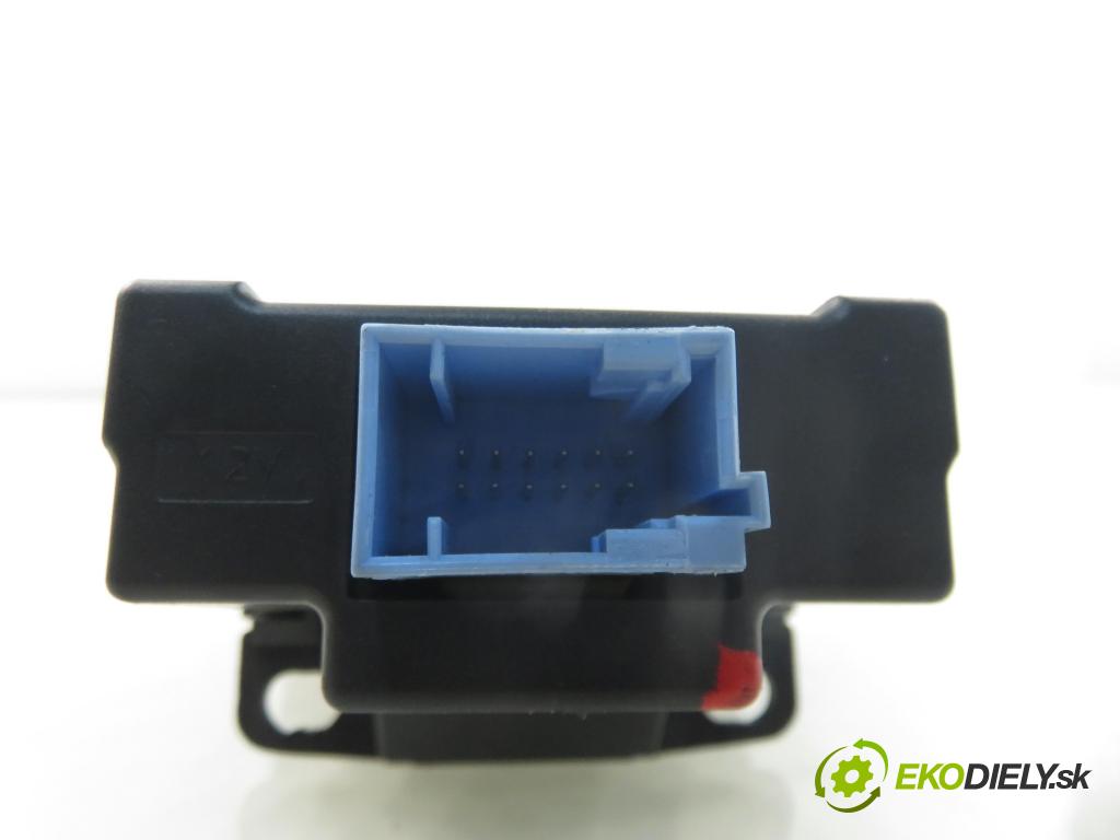 RENAULT SCENIC II (JM0/1_) MINIVAN 2004 60,00 1.5 dCi (JM0F) - K9K 722 1461,00 vypínač brzdy MANUÁLNY: 8200270265A