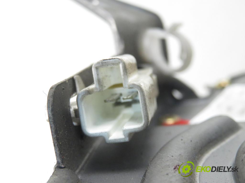 TOYOTA YARIS (_P1_) HB 2005 55,00 1.4 D-4D (NLP10_) - 1ND-TV 1364,00 motorek stěrače ZADNÍ: 8513052010 ; 1592004054