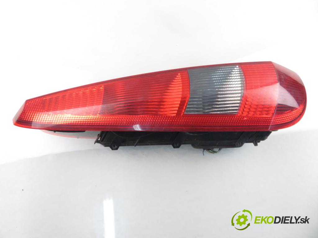 FORD FIESTA V (JH_, JD_) HB 2005 59,00 1.4 16V - FXJA 1388,00 světlo levé zadní 2S6113N004A
