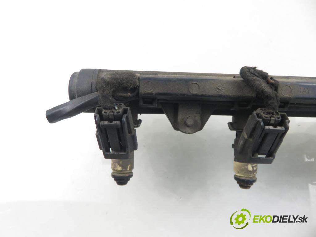 SEAT CORDOBA (6L2) SEDAN 2003 55,00 1.4 16V - BBY 1390,00 Lišta vstrekovacia 036906031M ; 036133319AE (Vstrekovacia lišta)