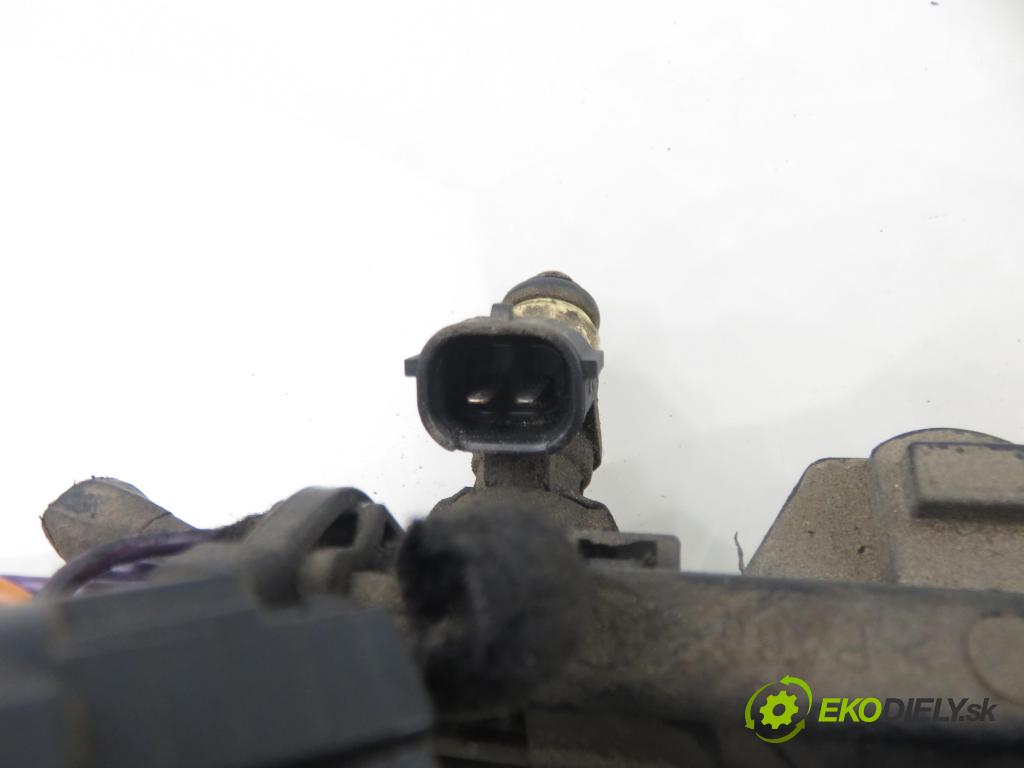 SEAT CORDOBA (6L2) SEDAN 2003 55,00 1.4 16V - BBY 1390,00 Lišta vstrekovacia 036906031M ; 036133319AE (Vstrekovacia lišta)