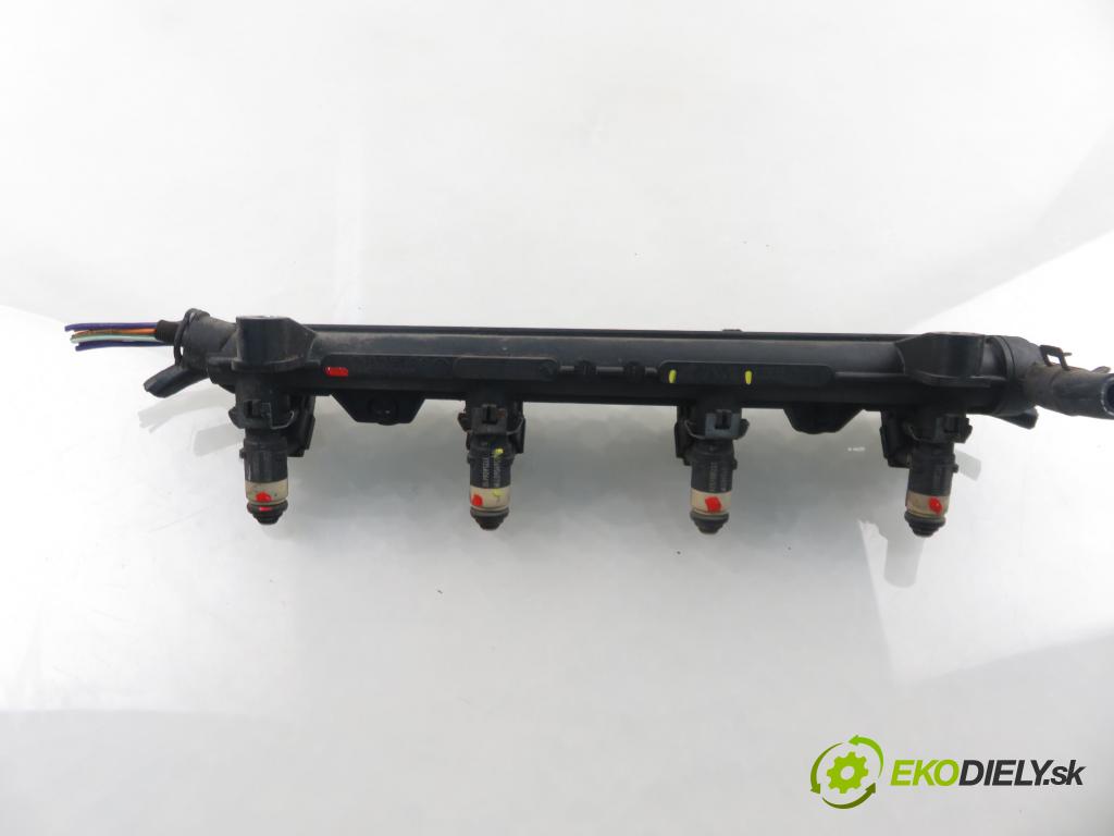 SEAT CORDOBA (6L2) SEDAN 2003 55,00 1.4 16V - BBY 1390,00 Lišta vstrekovacia 036906031M ; 036133319AE (Vstrekovacia lišta)