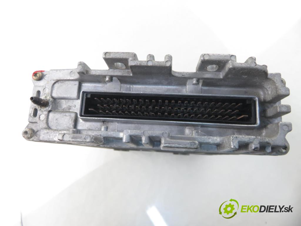 VW PASSAT B3/B4 (3A2, 35I) KOMBI 1994 66,00 1.9 TDI - 1Z 1896,00 řídící jednotka motora 028906021B ; 0281001172173