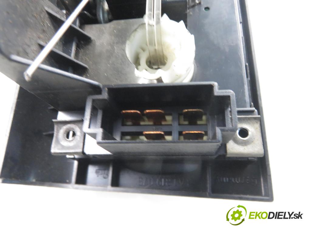 VW PASSAT B3/B4 (3A2, 35I) KOMBI 1994 66,00 1.9 TDI - 1Z 1896,00 Panel topení 1H0819045C ; 1H0820045C