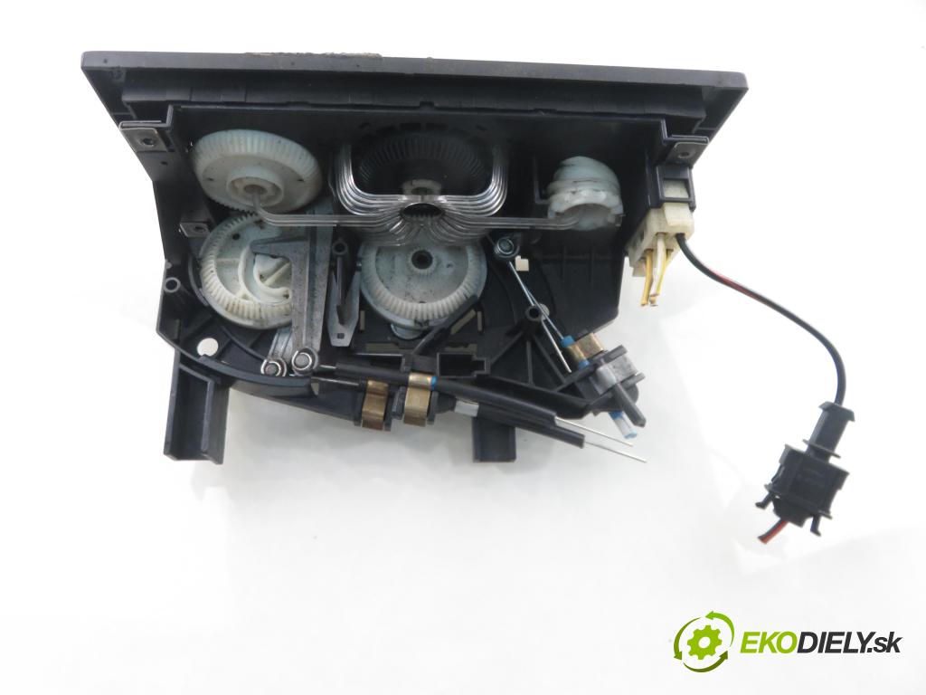 VW PASSAT B3/B4 (3A2, 35I) KOMBI 1994 66,00 1.9 TDI - 1Z 1896,00 Panel topení 1H0819045C ; 1H0820045C