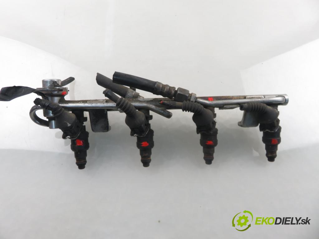 AUDI A4 (8D2, B5) SEDAN 1997 92,00 1.8 - ADR 1781,00 Lišta vstrekovacia 058133551A ; 058133681 (Vstrekovacia lišta)