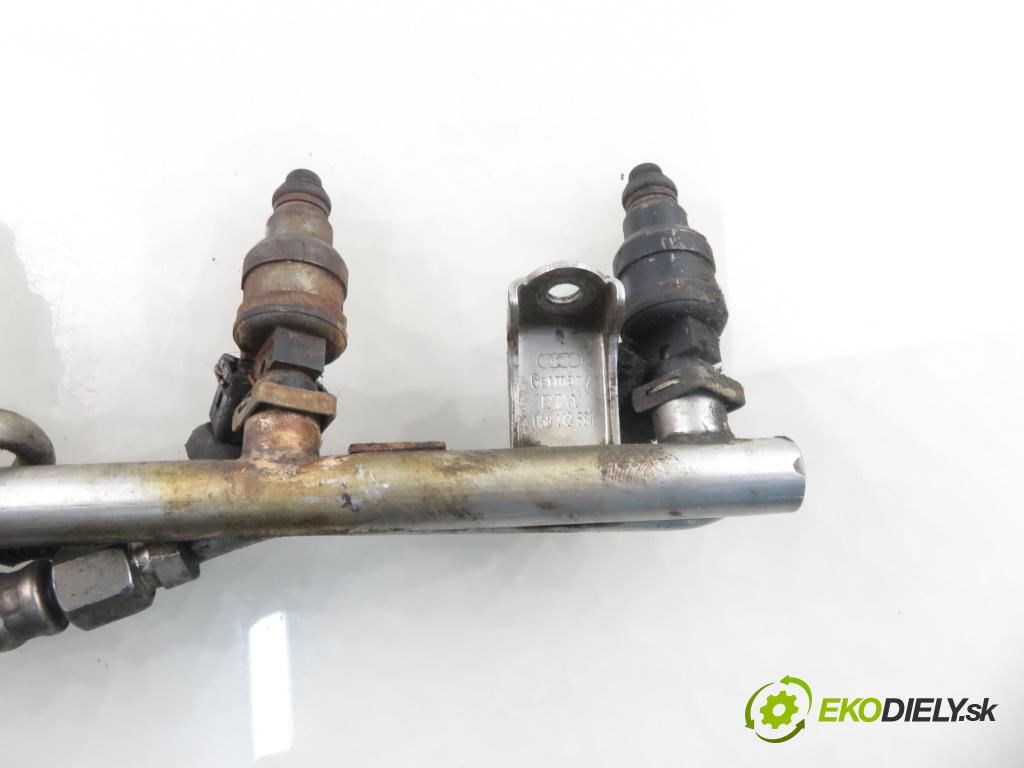 AUDI A4 (8D2, B5) SEDAN 1997 92,00 1.8 - ADR 1781,00 Lišta vstrekovacia 058133551A ; 058133681 (Vstrekovacia lišta)