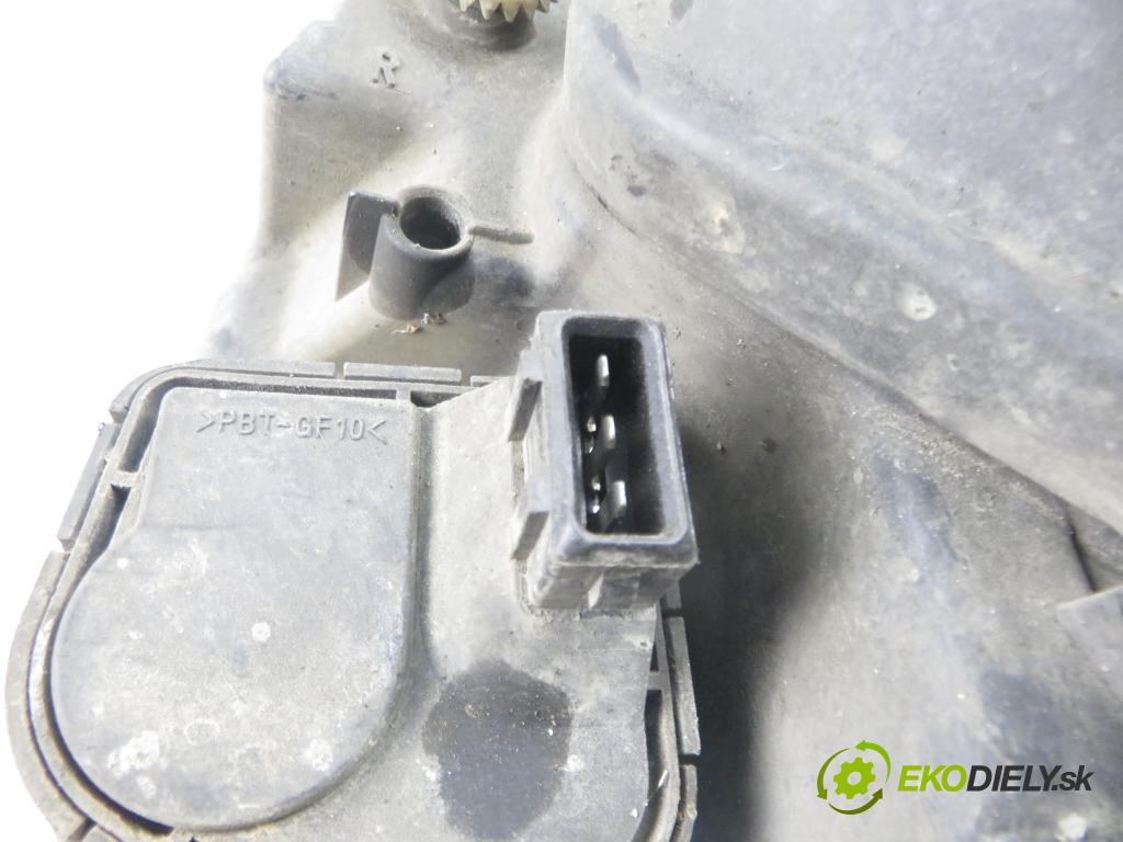 AUDI A4 (8D2, B5) SEDAN 1997 74,00 1.6 8V 100 - ADP 1595,00 světlo PP 0301094202