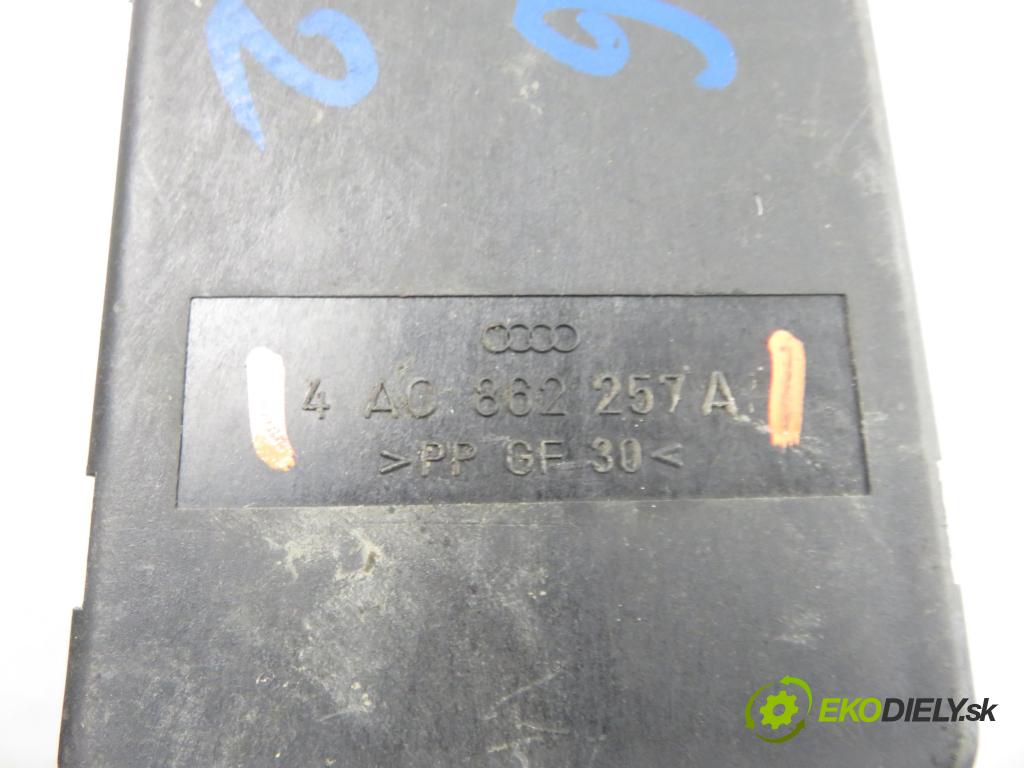 AUDI A4 (8D2, B5) SEDAN 1997 74,00 1.6 8V 100 - ADP 1595,00 motorek zámku centrálního 4A0862257A