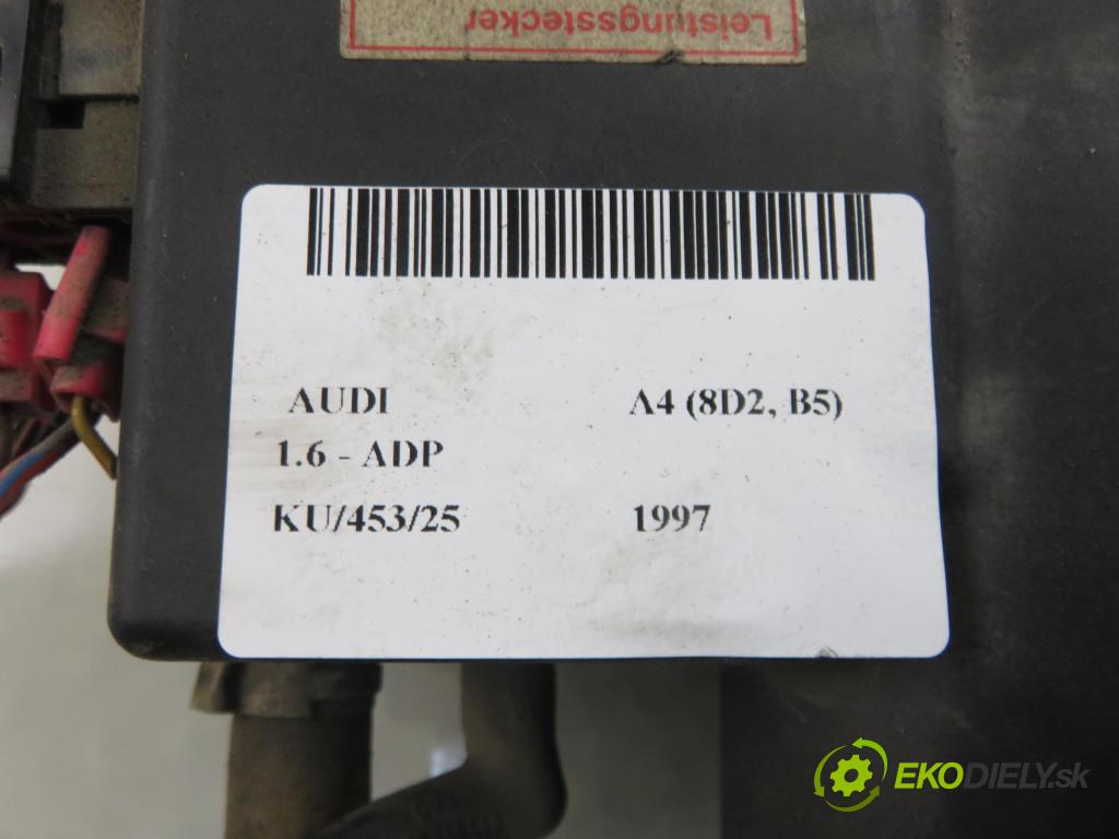 AUDI A4 (8D2, B5) SEDAN 1997 74,00 1.6 8V 100 - ADP 1595,00 motorek zámku centrálního 4A0862257A