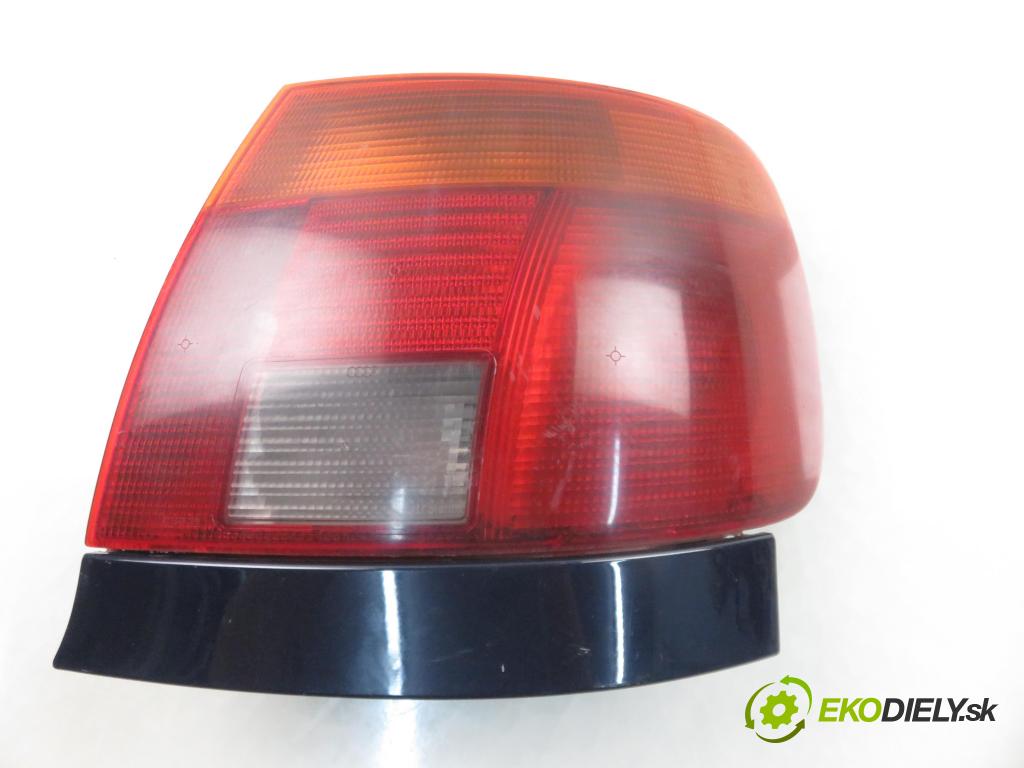 AUDI A4 (8D2, B5) SEDAN 1997 74,00 1.6 8V 100 - ADP 1595,00 světlo pravé zadní