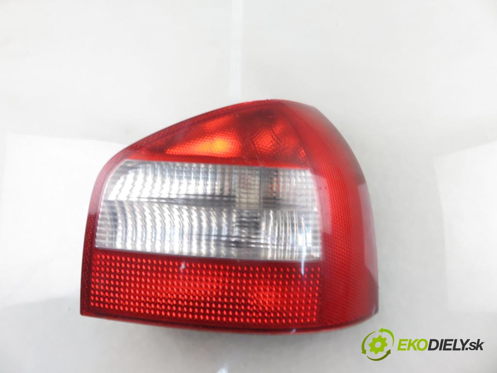 AUDI A3 (8L1) HB 2002 75,00 1.6 - AVU 1595,00 Svetlo pravé zadné 8L0945096B